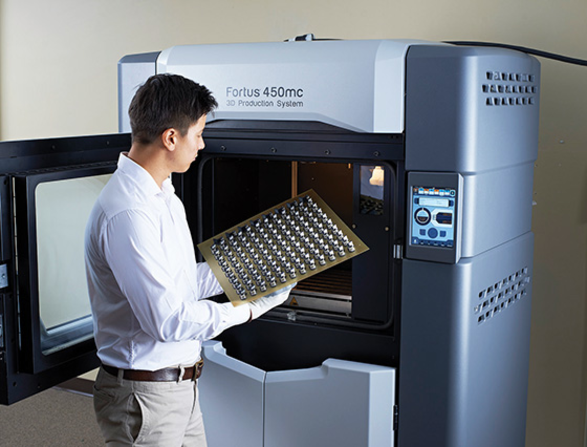 Fortus450 Tray Oven Human1 Mq