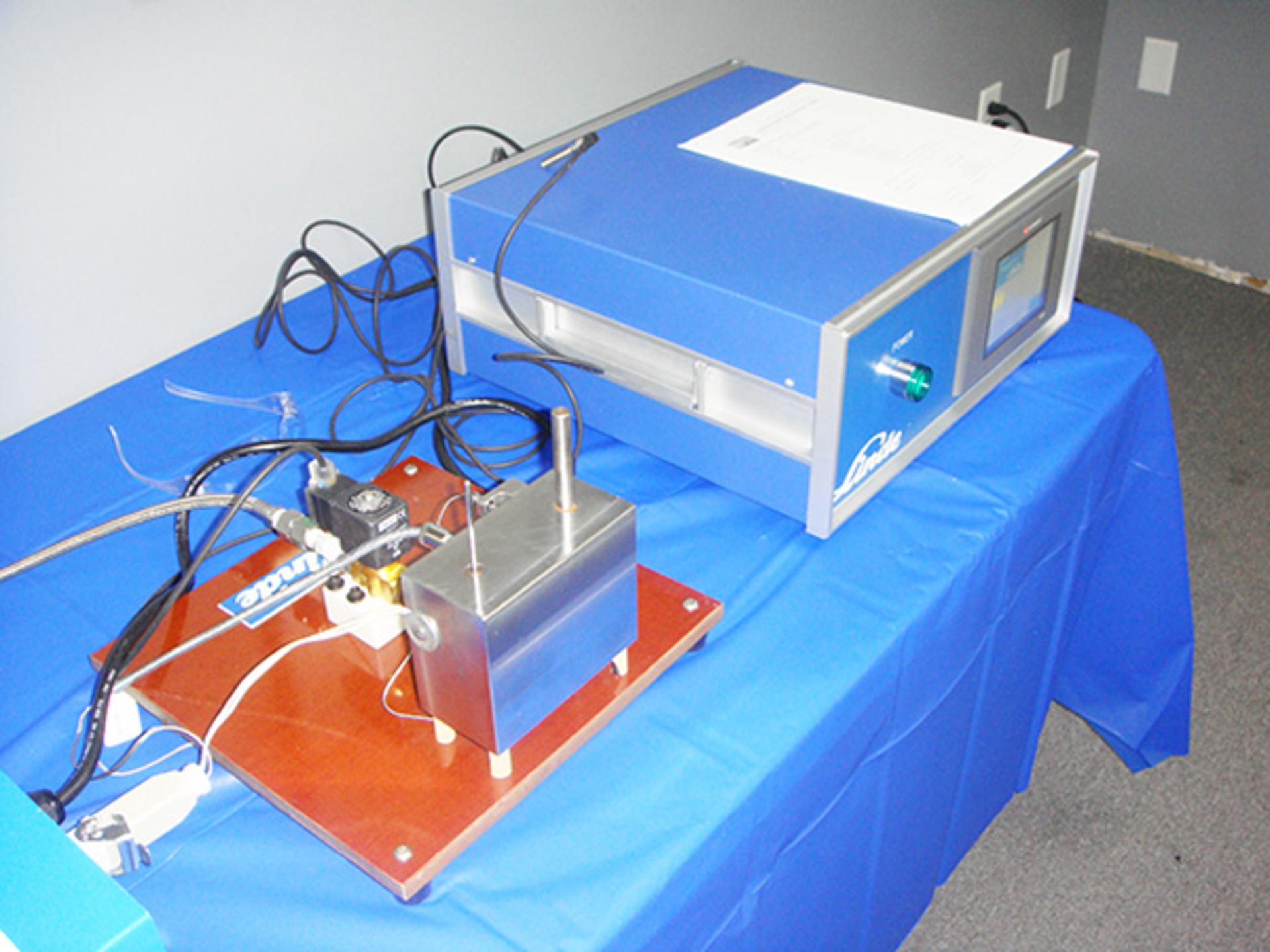 Linde demonstrates its mold spot-cooling technology at Treo Manufacturing in Troy, Mich.