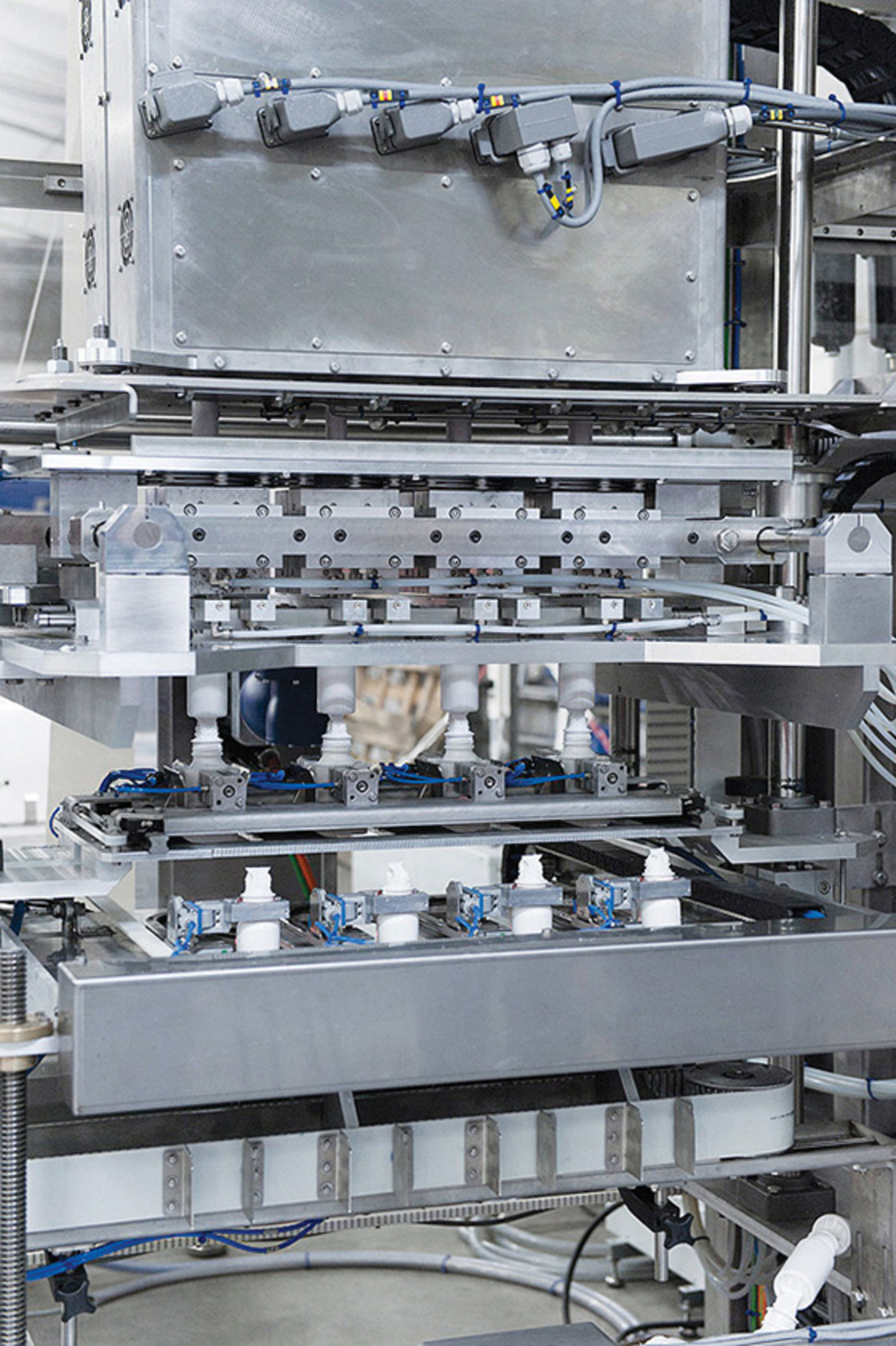 The Agami vertical thermoformer