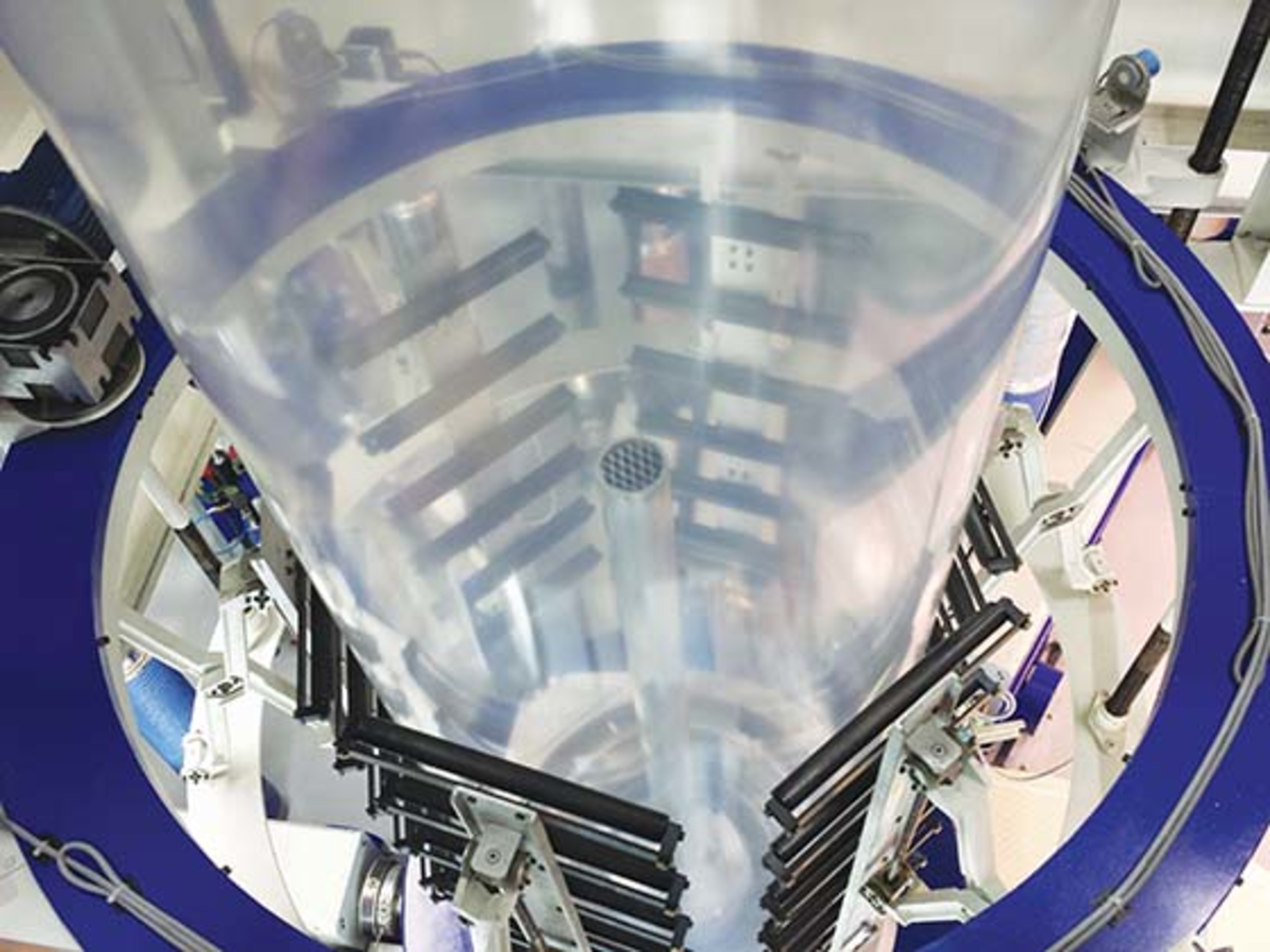 Gloucester's IBC and bubble cage on a seven-layer, high-barrier line