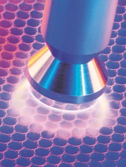 Pretreating the fine ribs of a PP honeycomb core with plasma ensures long-term, strong bonding with the panel's surface layers. Pretreating the fine ribs of a PP honeycomb core with plasma ensures long-term, strong bonding with the panel's surface layers.
