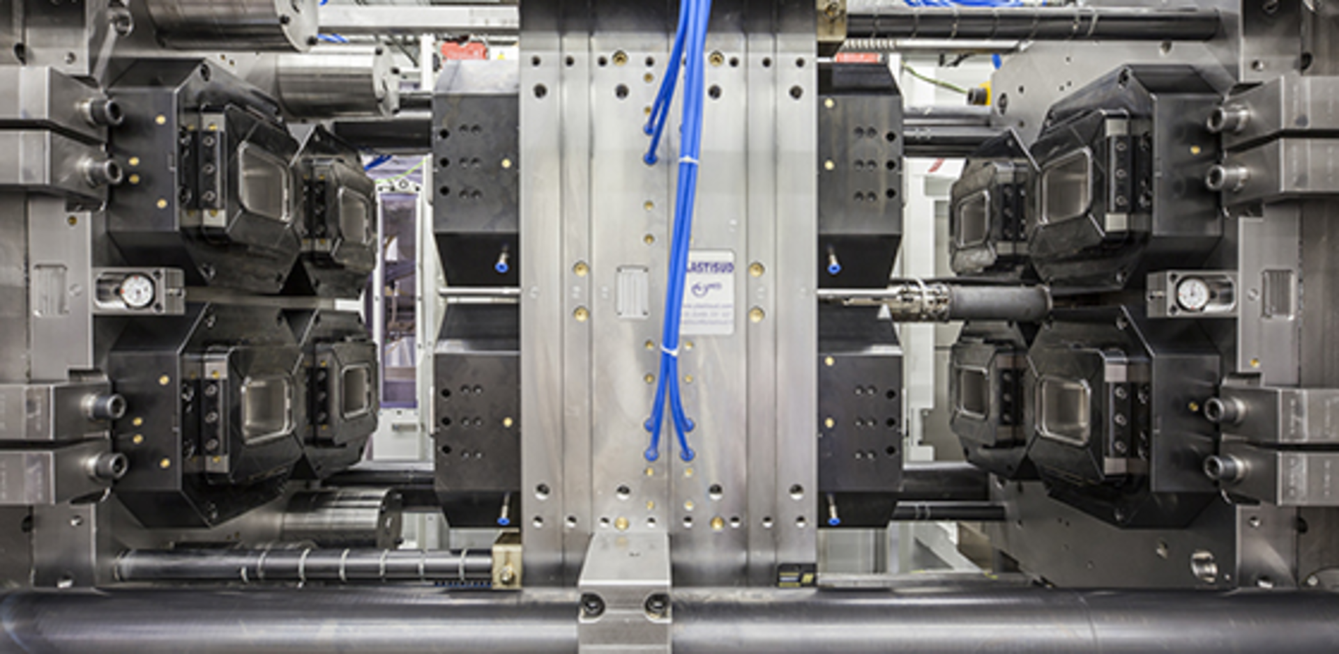 Netstal injection-compression molds margarine tubs on a stack mold from Plastisud.