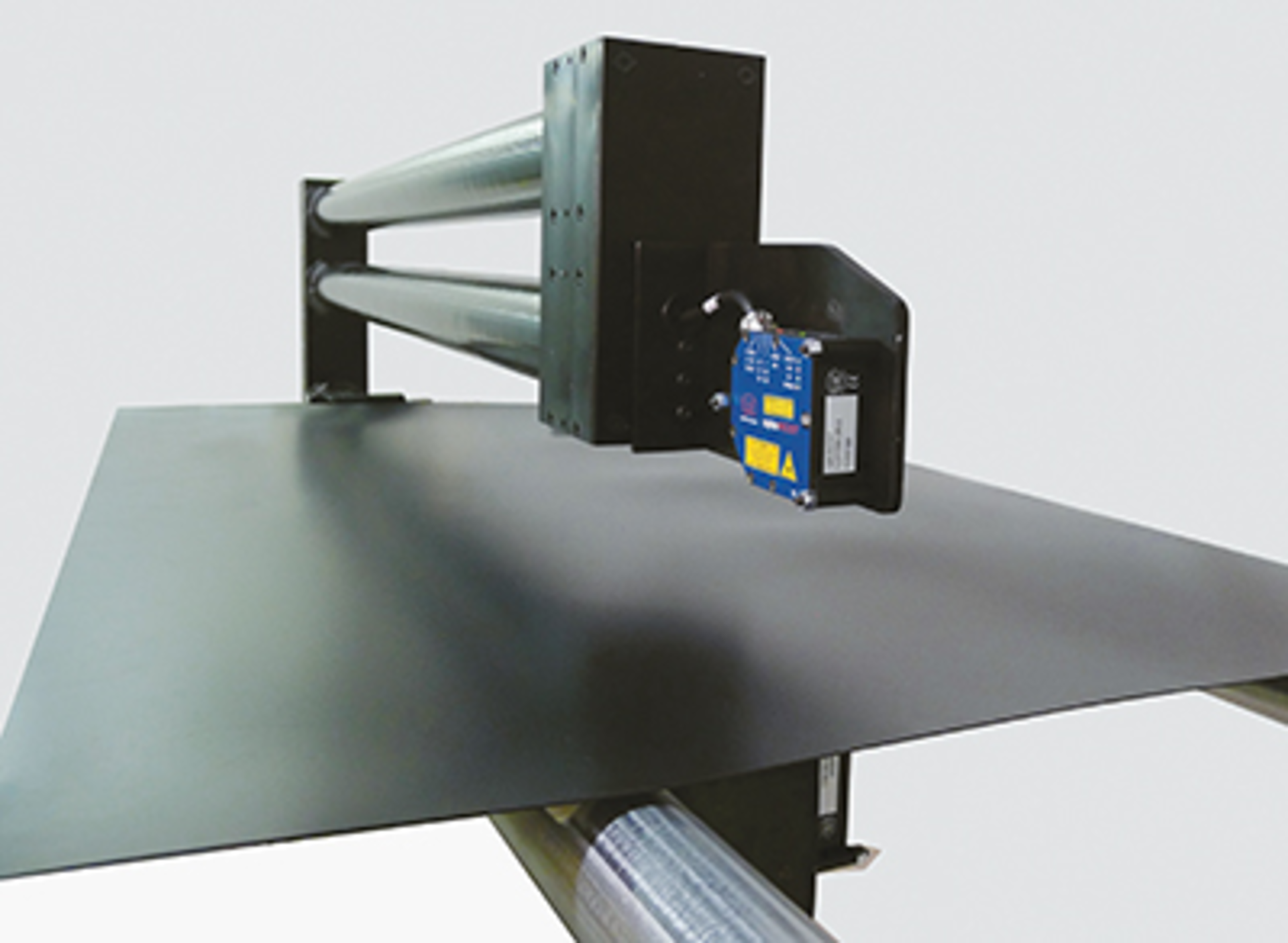 FACTS' laser triangulation measurement C-frame gauge