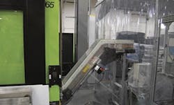 Part of Thogus' company-designed clean room includes a conveying system sealed with positive air pressure that meets the Class 7 requirement. Part of Thogus' company-designed clean room includes a conveying system sealed with positive air pressure that meets the Class 7 requirement.