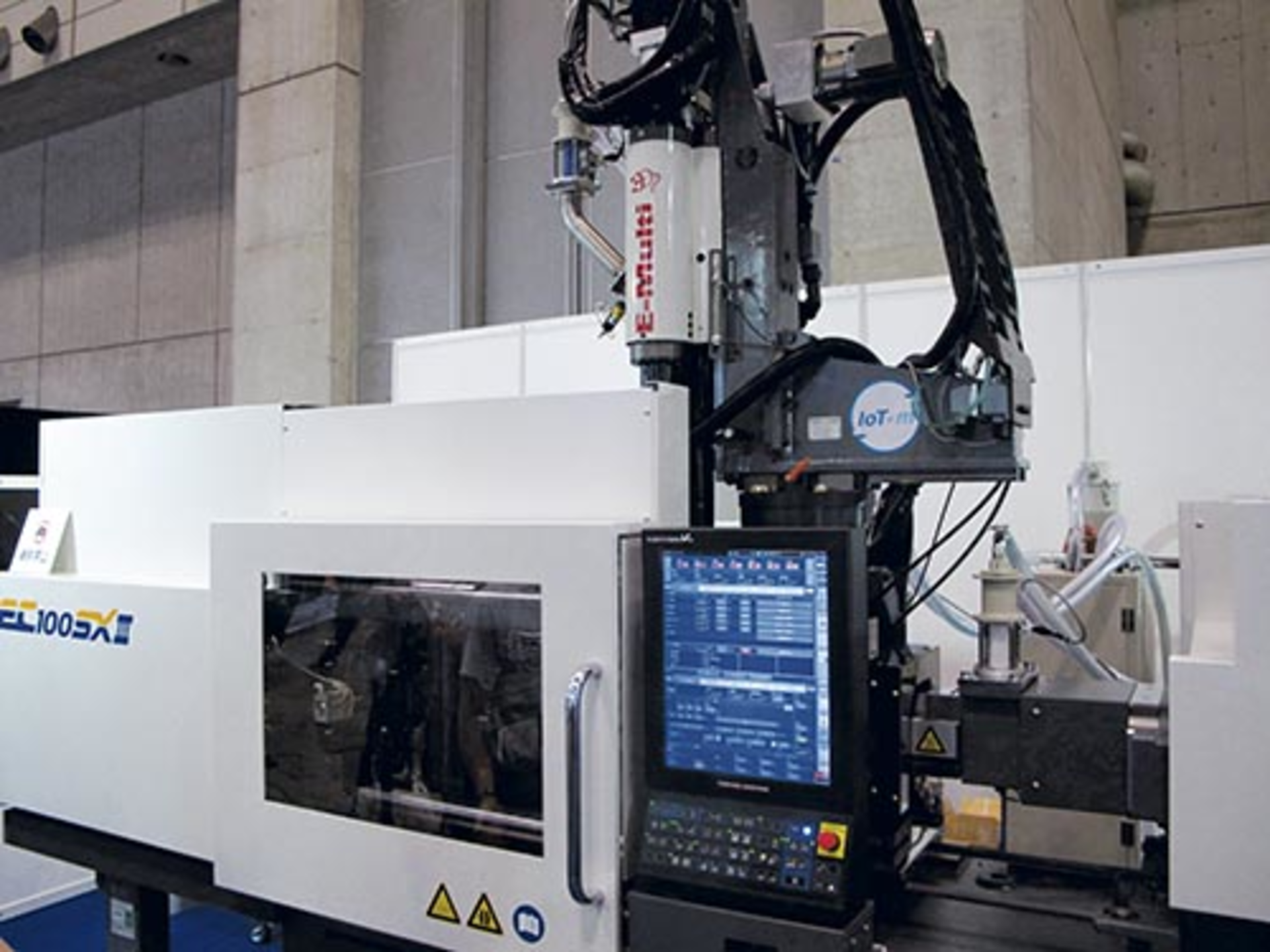The Injectvisor v70 controller is standard with Toshiba's new ECSXIII line of fully electric injection presses.