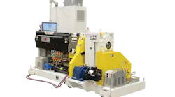The XC200 Navigator control system is connected to an Ultra R/S extruder.