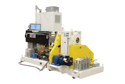 The XC200 Navigator control system is connected to an Ultra R/S extruder.