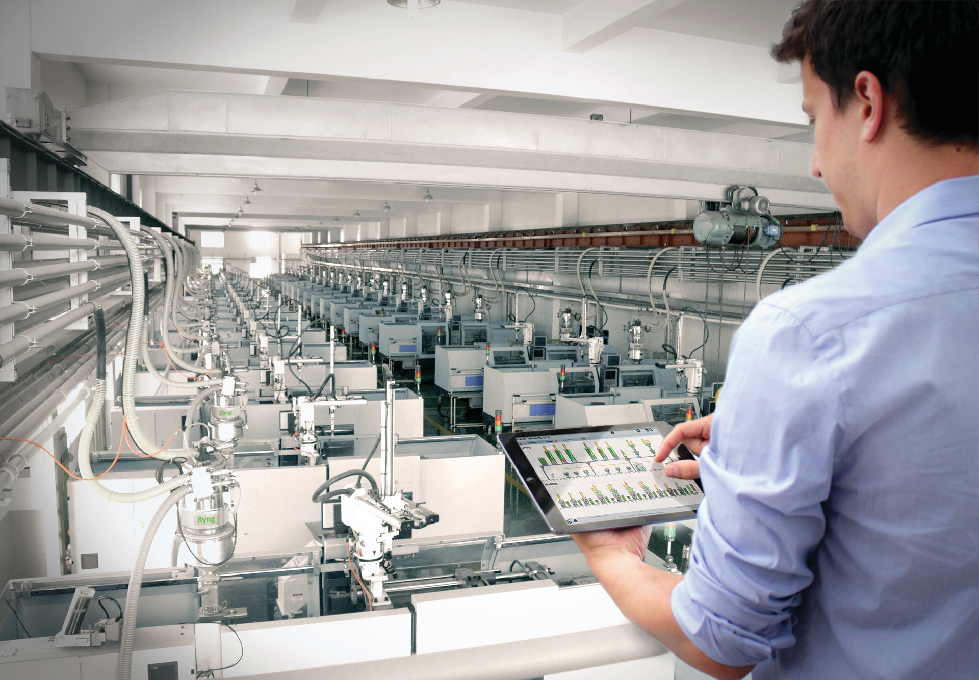 Winfactory 4.0 software, paired with Easylink+ coupling stations, can deliver the correct resin to the processing machine without human intervention.