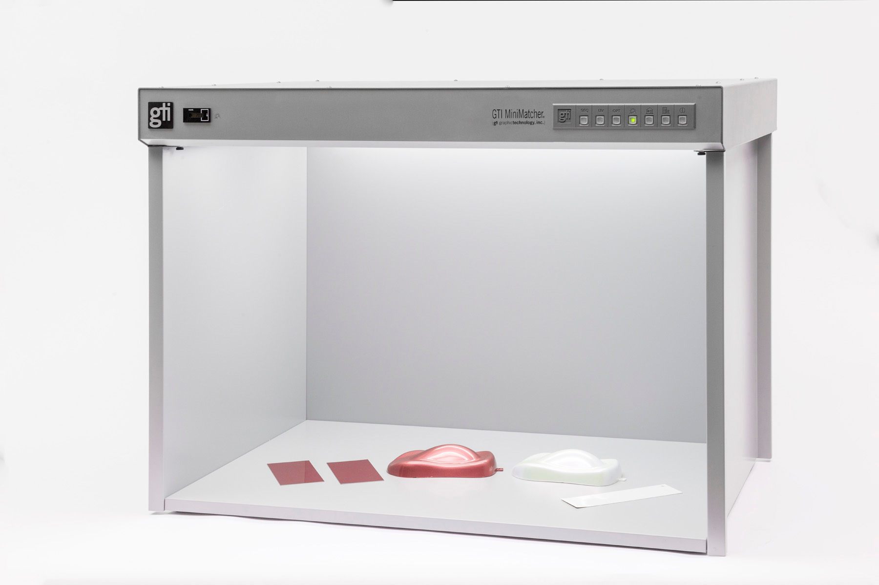 The GTI MiniMatcher-2436e cycles through five light sources to assist with testing.