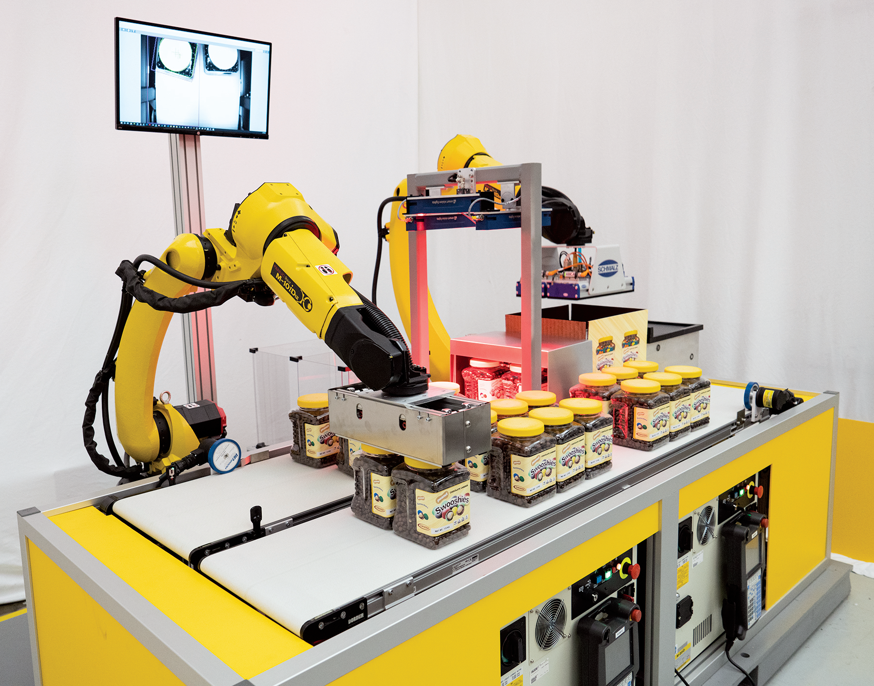 An M-20iD/25 robot demonstrates its case-packing abilities.