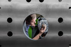 With Engel's iQ software, the machine operator only has to enter the screw type and the material to be processed. With Engel's iQ software, the machine operator only has to enter the screw type and the material to be processed.