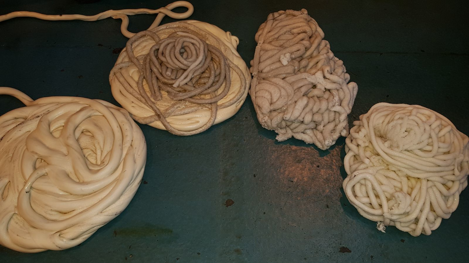 Barrel Blitz Universal deep cleans the screw and barrel of an injection molding machine.