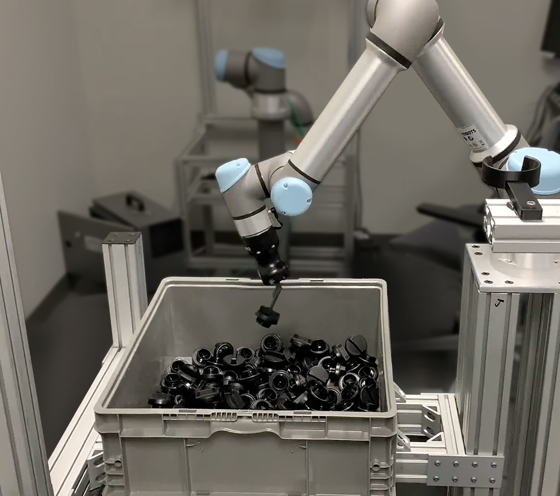 Bin-picking System, Interface Give Robots A Hand Up | Plastics ...