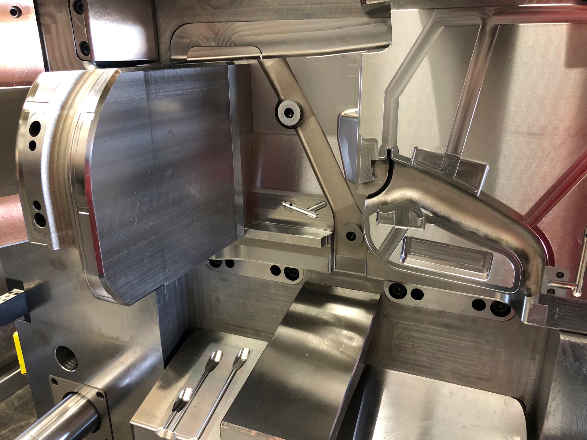 Stihl was seeing a high scrap rate with a curved chainsaw handle, and improving the parting lines was requiring time-consuming trimming and sanding.