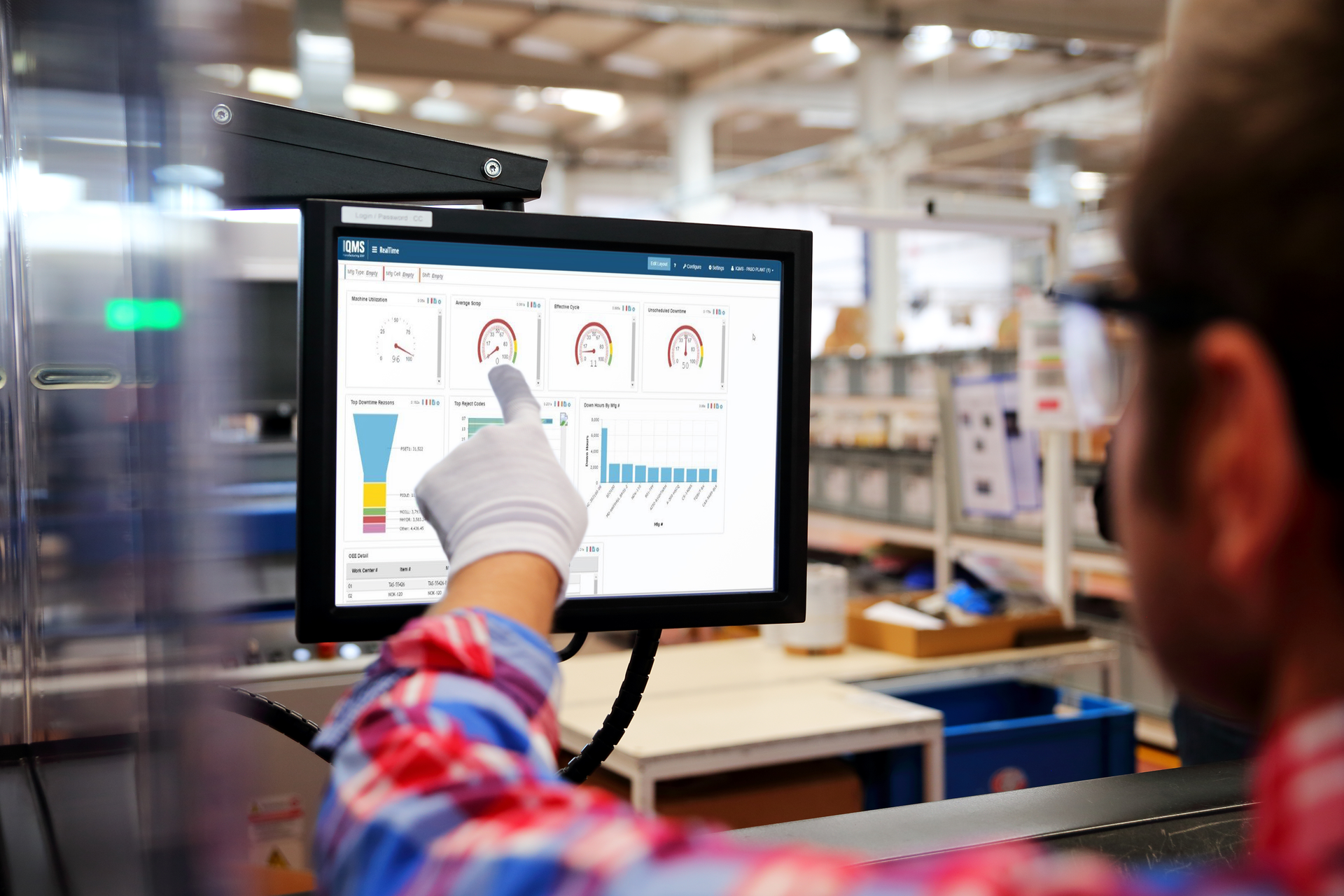 Workers can access different stats for the job that is running, such as machine utilization, real-time returns information, scrap rates, unscheduled downtime and more.