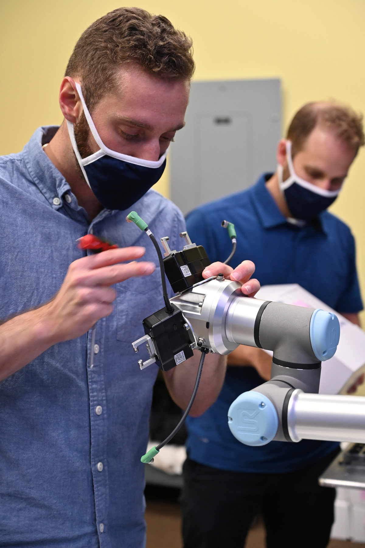 New Scale Robotics has been named a Certified System Integrator for Universal Robots products.