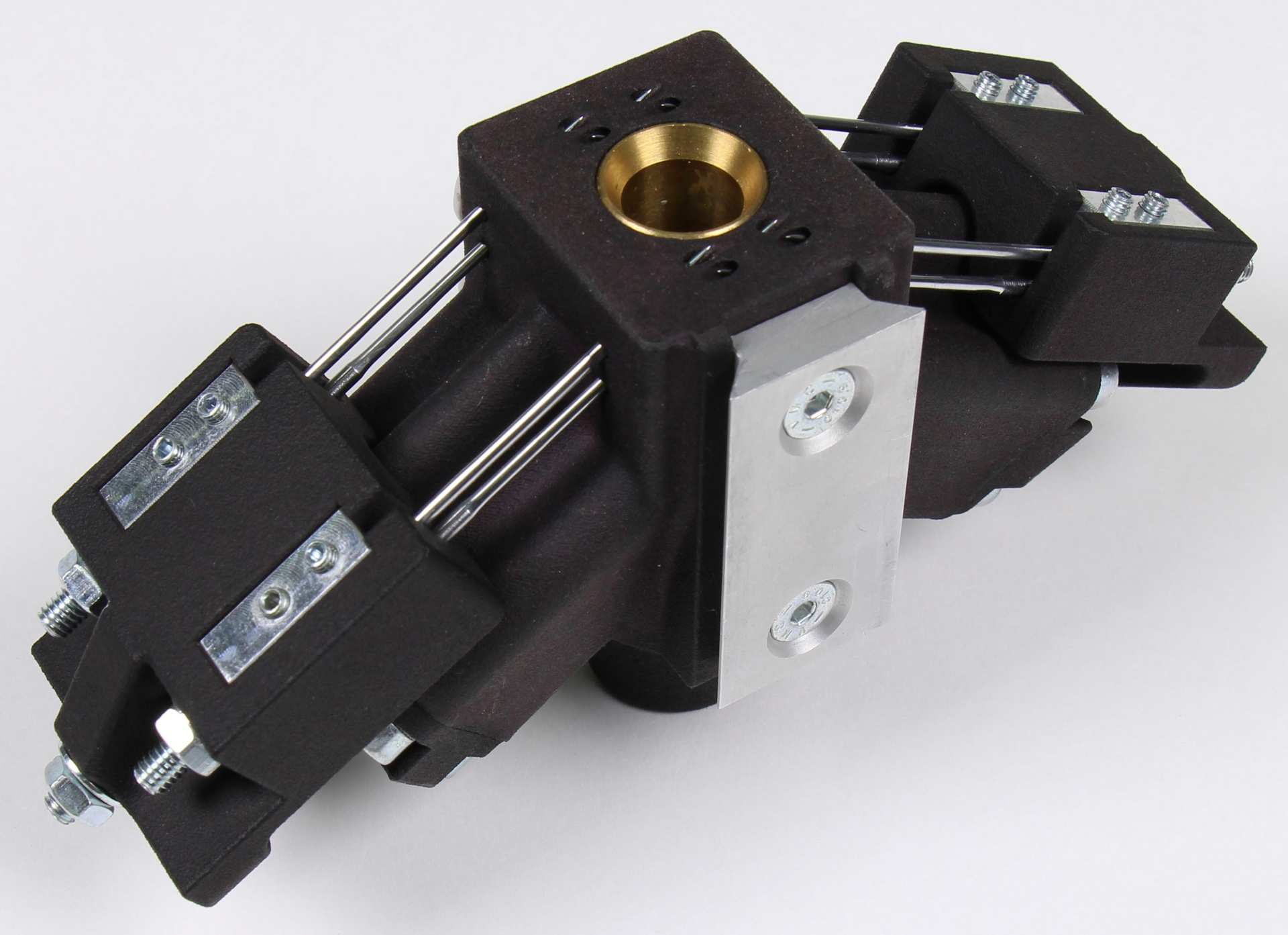 The AGS needle gripper now comes with piston diameters of 12mm, 16mm and 20mm.