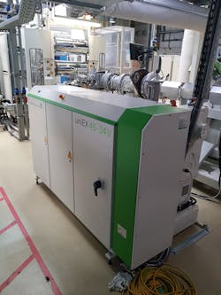 The uniEX single-screw extruder series is now available in models that produce sheet. The uniEX single-screw extruder series is now available in models that produce sheet.