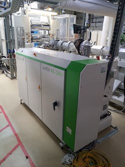 The uniEX single-screw extruder series is now available in models that produce sheet. The uniEX single-screw extruder series is now available in models that produce sheet.
