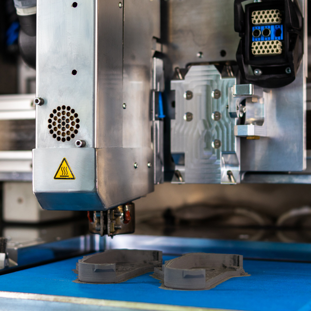 The CEM E2 extruder can print with standard resin pellets, which lets it print faster and more economically than using filament.
