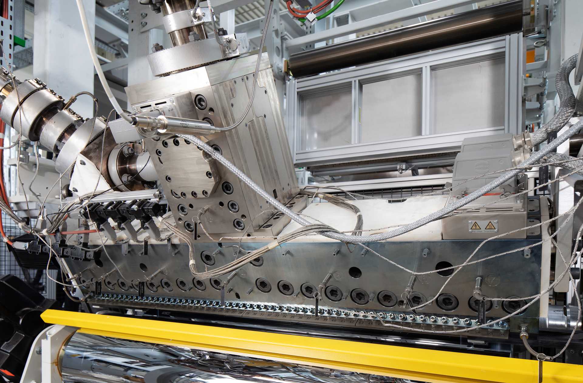 The company manufactured an extrusion slot die and associated three-layer, fixed-geometry feedblock for the production of flat PET or sheet in thicknesses ranging from 150 microns to 1.8mm.
