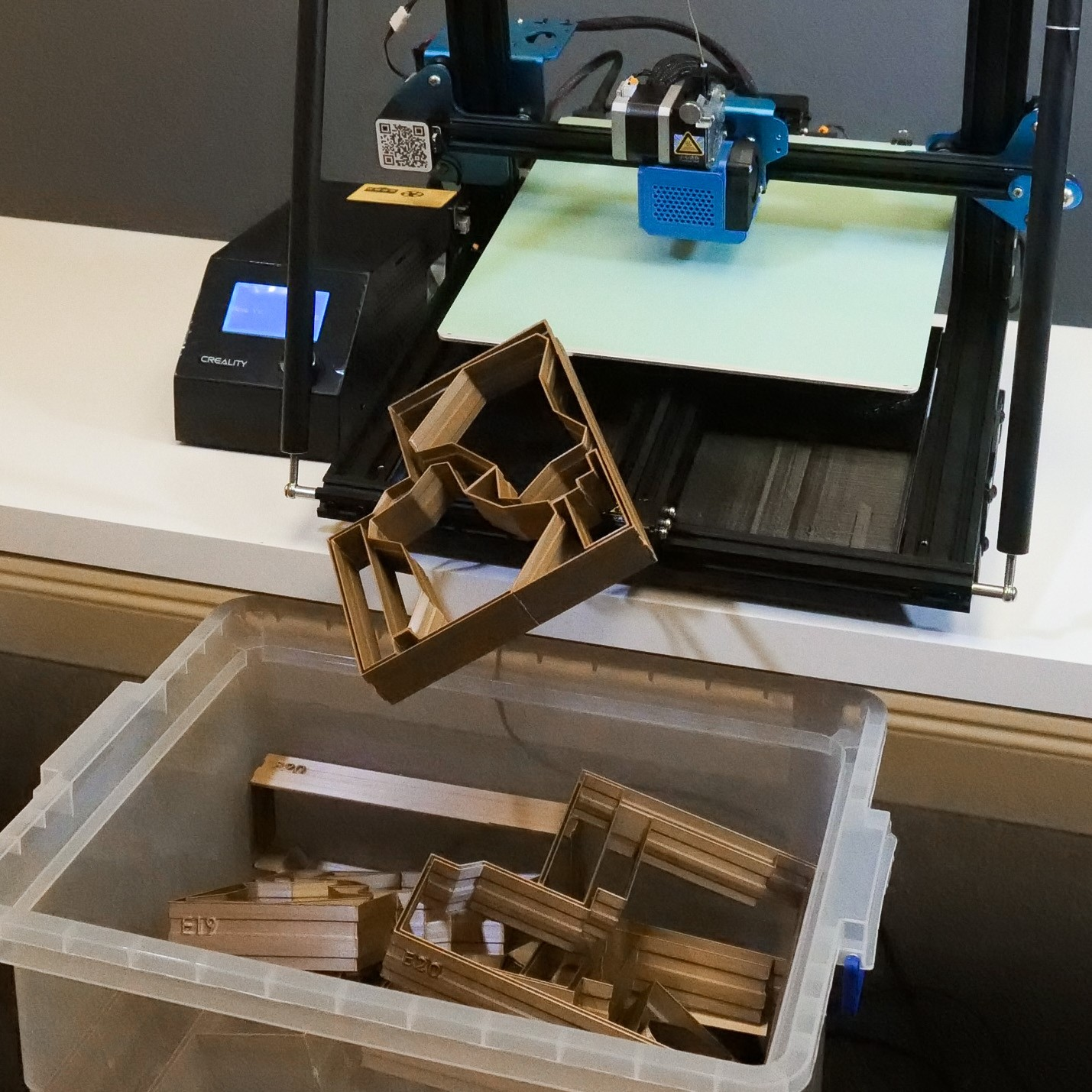 3DQue's Quinly offers a simple way to achieve unattended or lights-out production, and is scaleable from one 3D printer to hundreds.