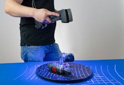 The FreeScan UE Pro uses a grid of 13 pairs of crossed lines to scan large objects quickly. The FreeScan UE Pro uses a grid of 13 pairs of crossed lines to scan large objects quickly.