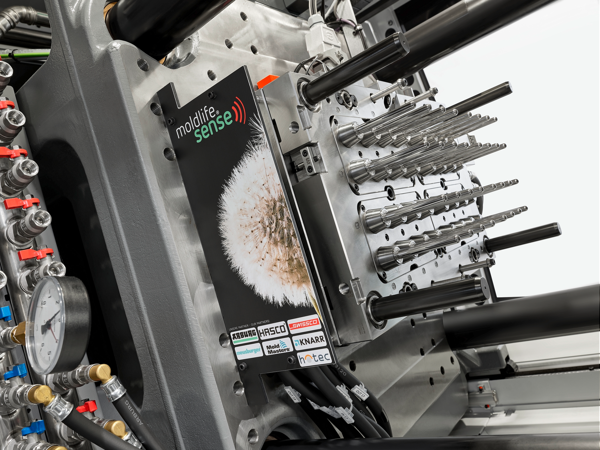 Moldlife Sense interacts with Arburg's Gestica machine control system.