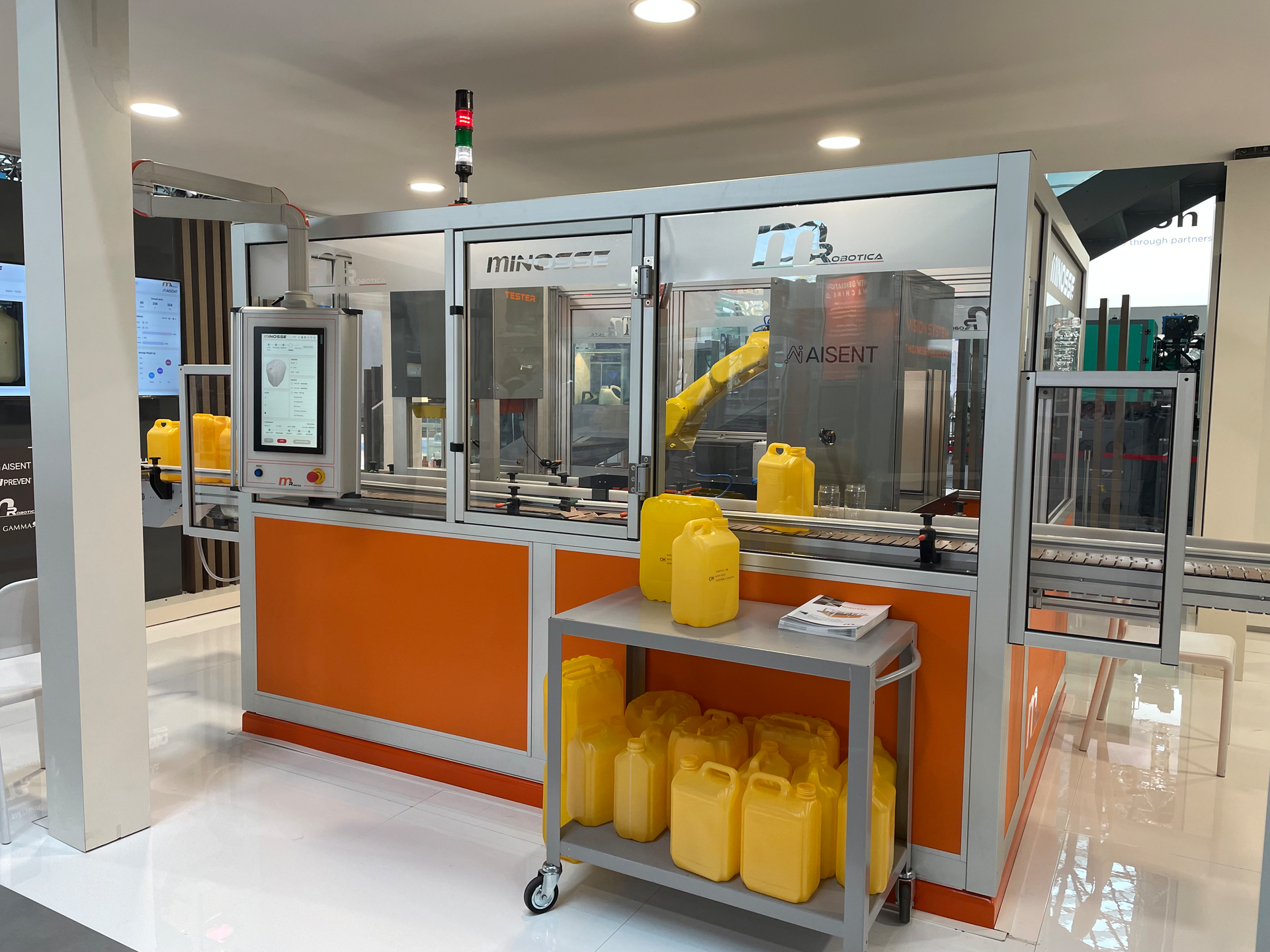 The Minosse bottle-quality lab machine is the result of a collaboration between Magic and AISent,