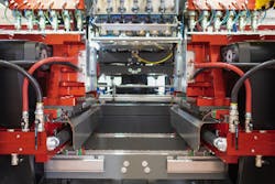 AlphaMAC's D series machines have a T layout and are available in double-station configuration. AlphaMAC's D series machines have a T layout and are available in double-station configuration.