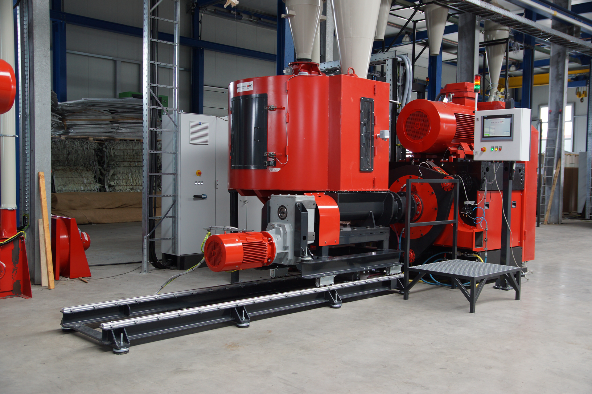 The WiPa Plast Compactor Type PC densifies materials such as fibers, film, foam, powders and dust.