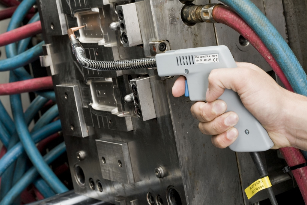 Mouldpro's heated tools clean clogged sprues and nozzles.