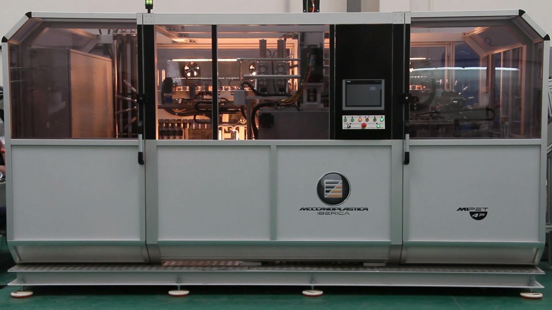 Meccanoplastica's MiPET 4-P is a fully electric stretch blow molding machine with four cavities that can produce PET bottles up to 2 liters in size.