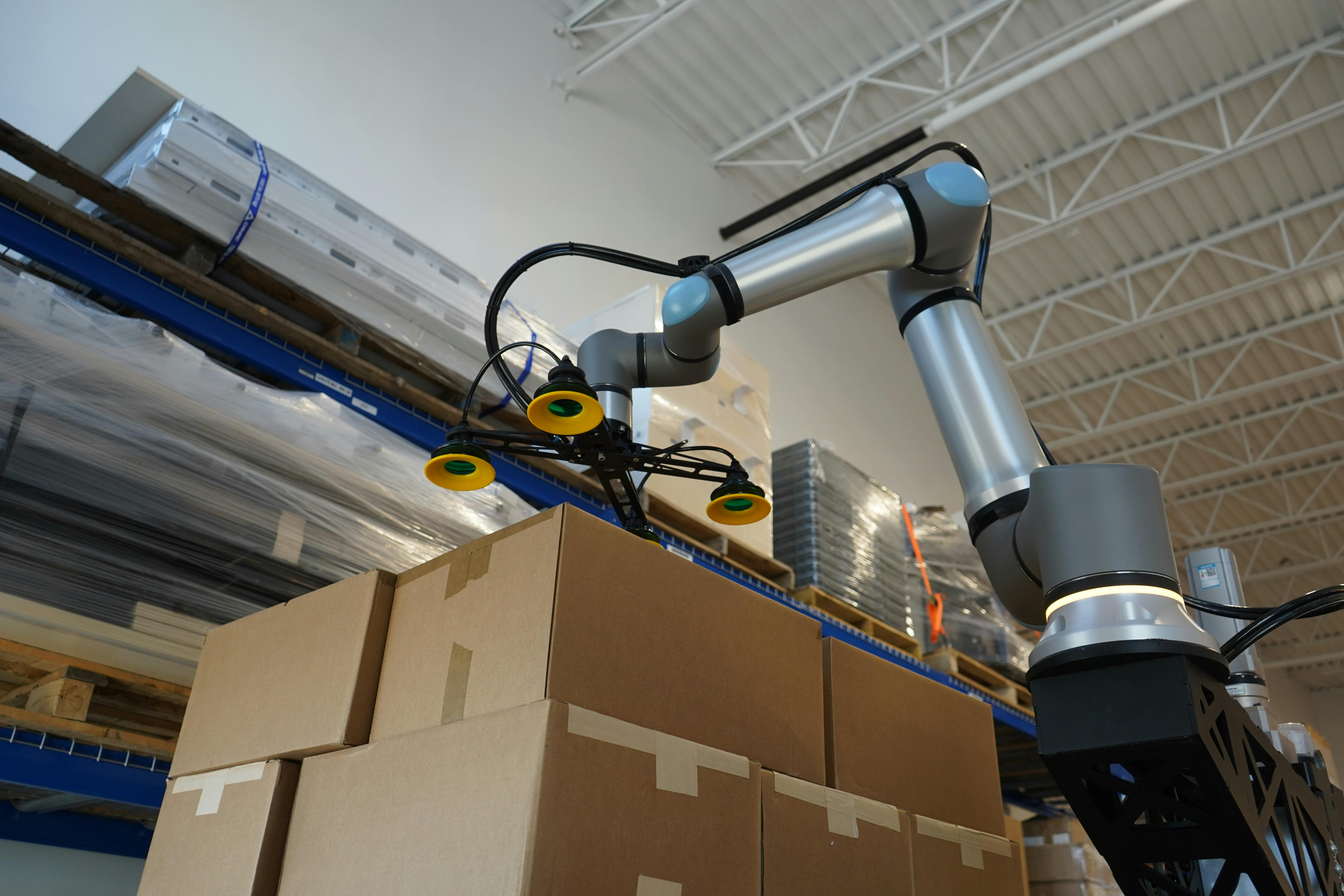 Robotiq's AX-series palletizers use a Universal Robots cobot.