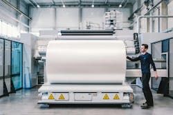 The SML W1300 can create rolls of film up to 4.9 feet in diameter. The SML W1300 can create rolls of film up to 4.9 feet in diameter.