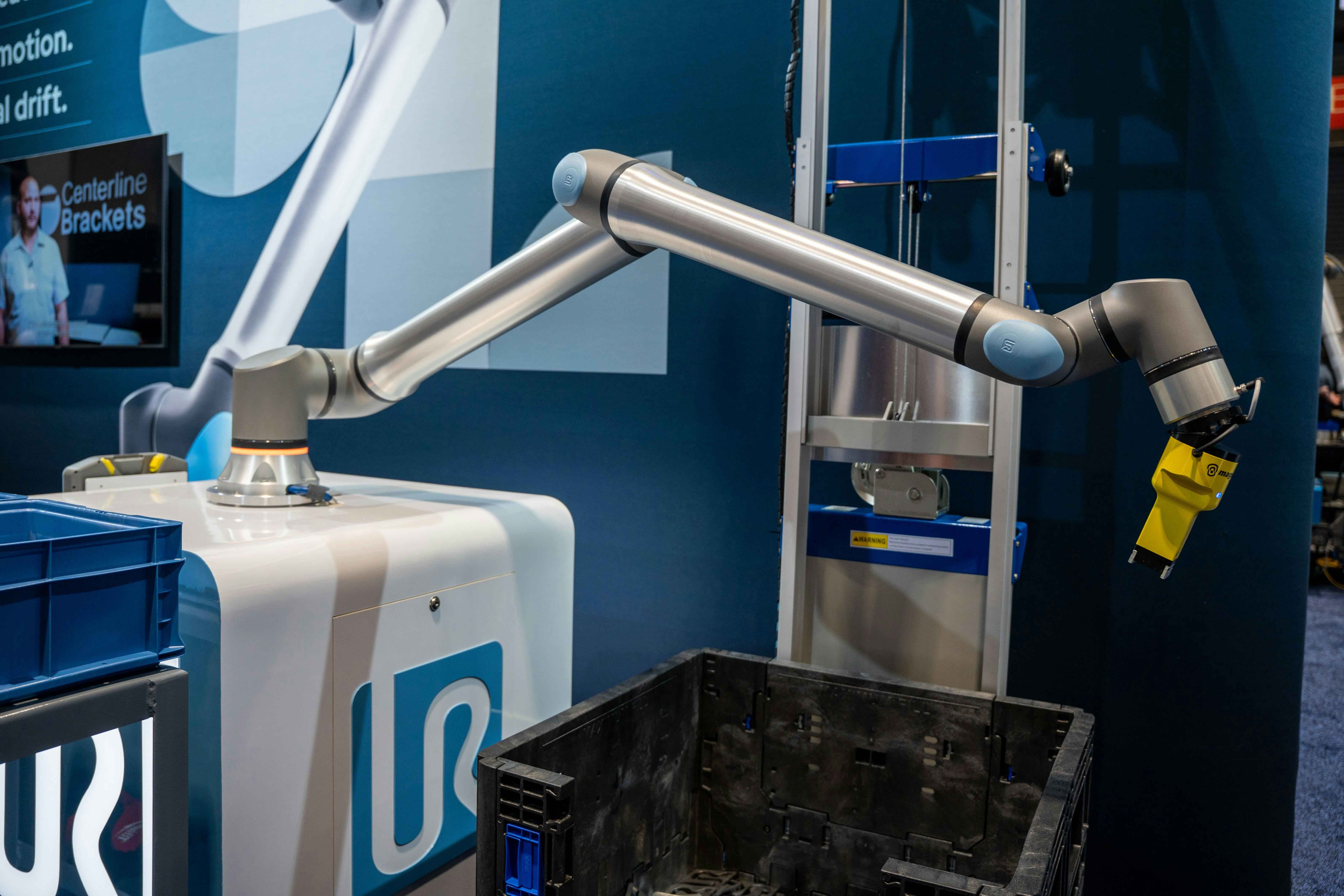 Universal Robots demonstrated the UR8's bin picking capabilities at Fabtech.