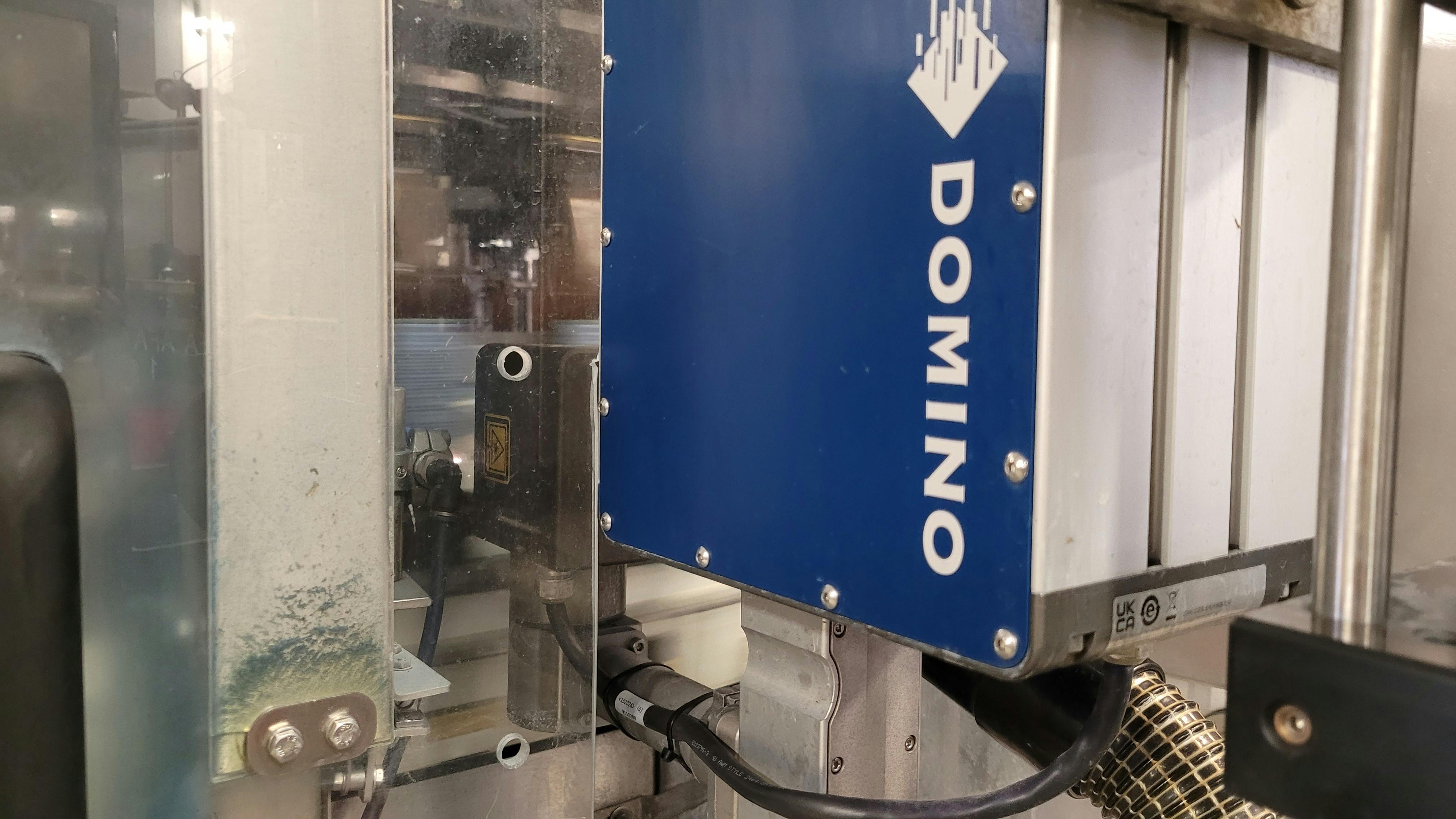 The Dx1060i laser coder is easy to integrate into production lines.
