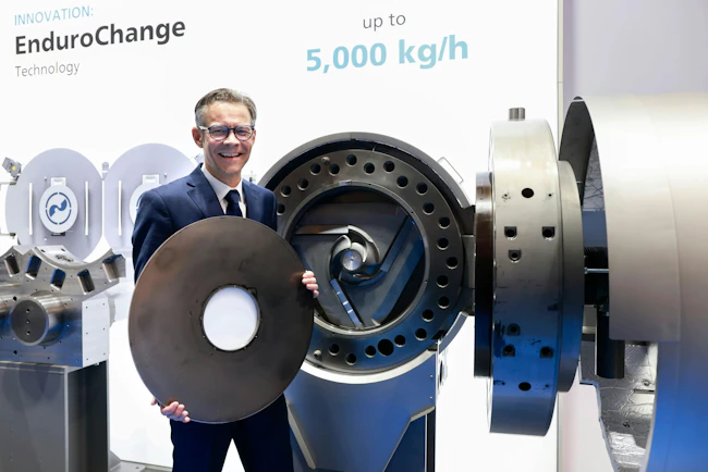Erema Managing Director Markus Huber-Lindinger shows off the new LF 812 laser filter on the Erema stand at K 2025.