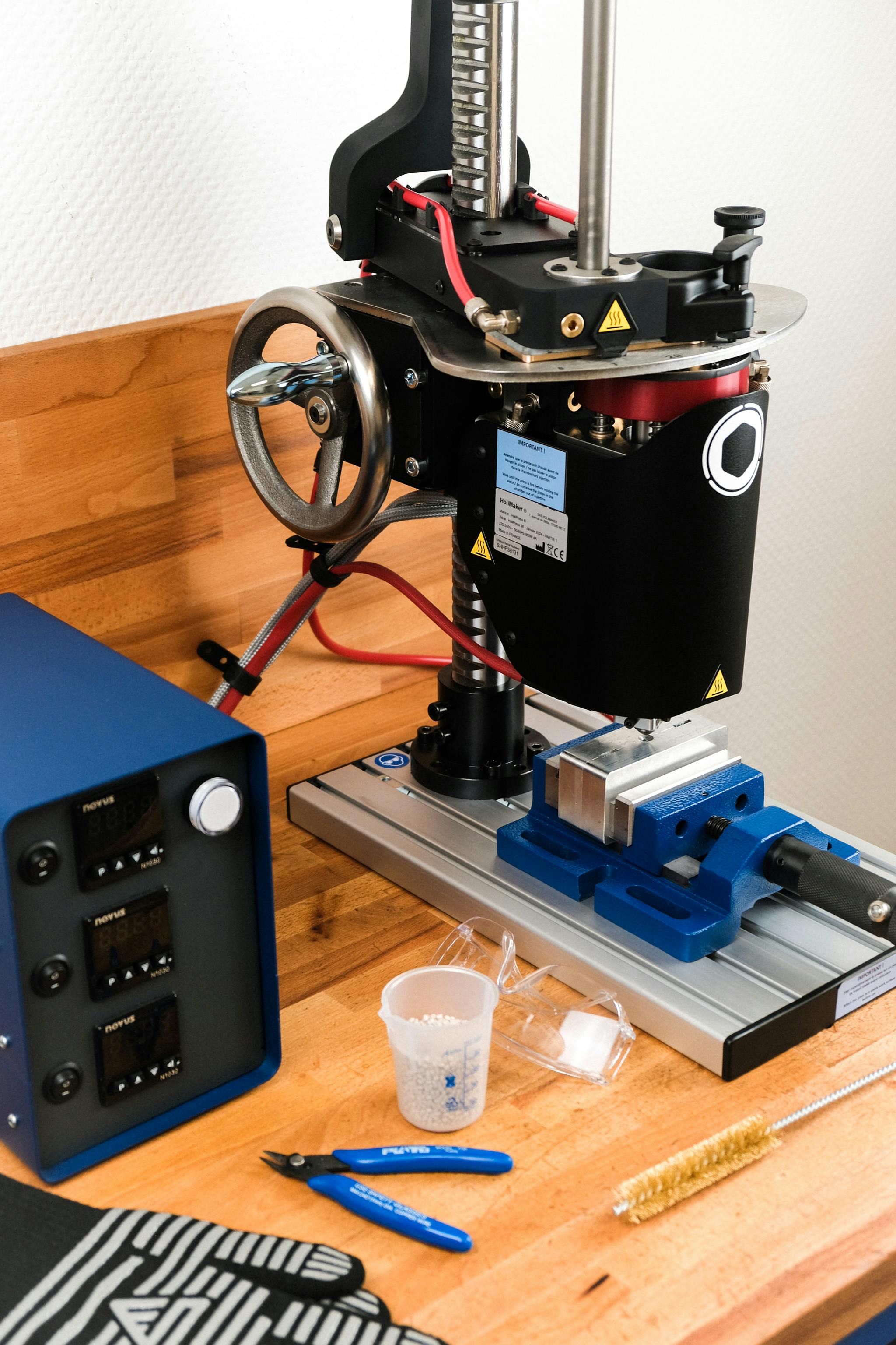 The HoliPress High Temp manual IMM is designed for prototyping with challenging materials.