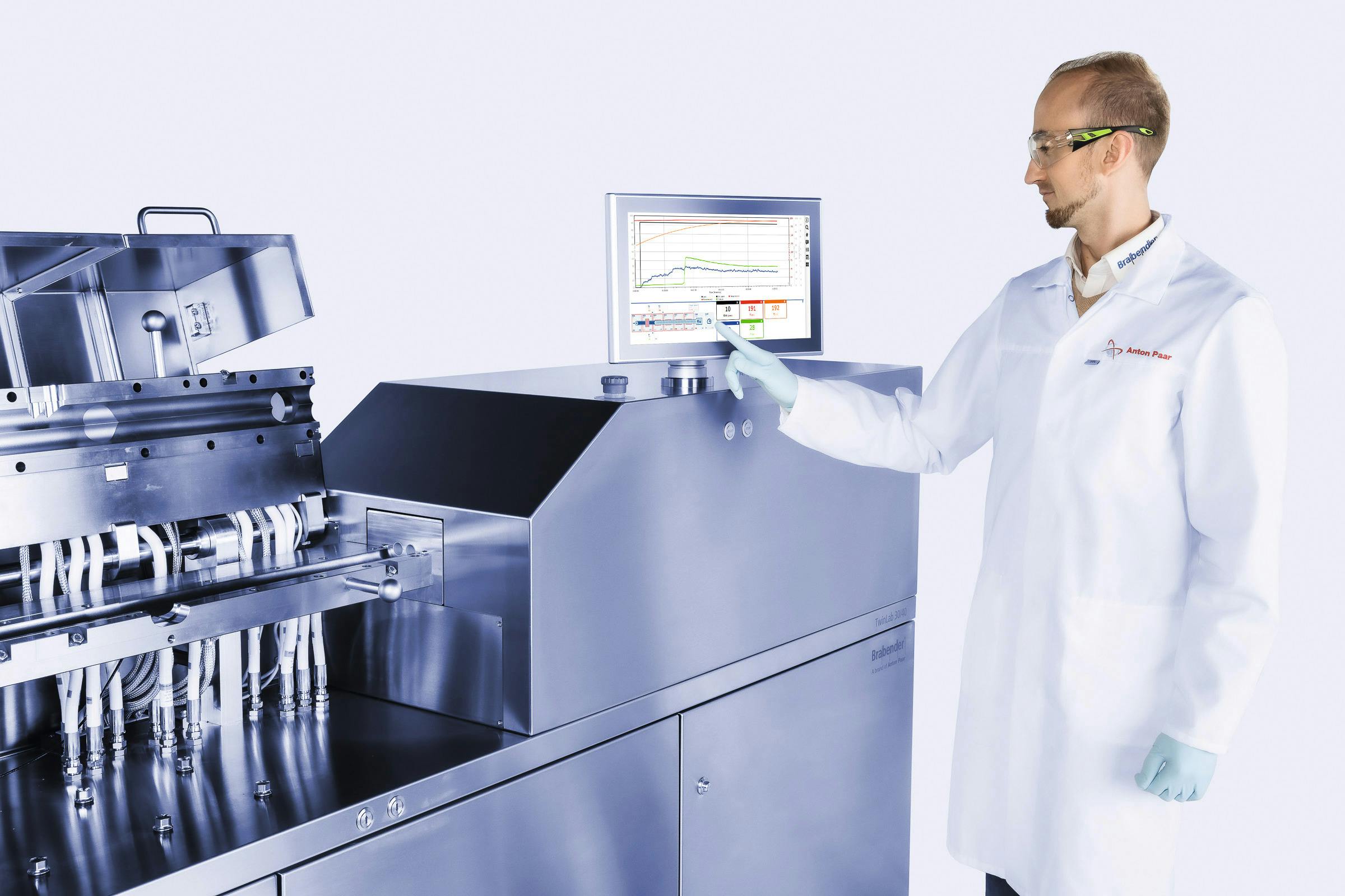 The Brabender TwinLab B-TSE-S 30/40 co-rotating twin-screw extruder includes Anton Paar&rsquo;s MetaBridge software for full process visibility and control.