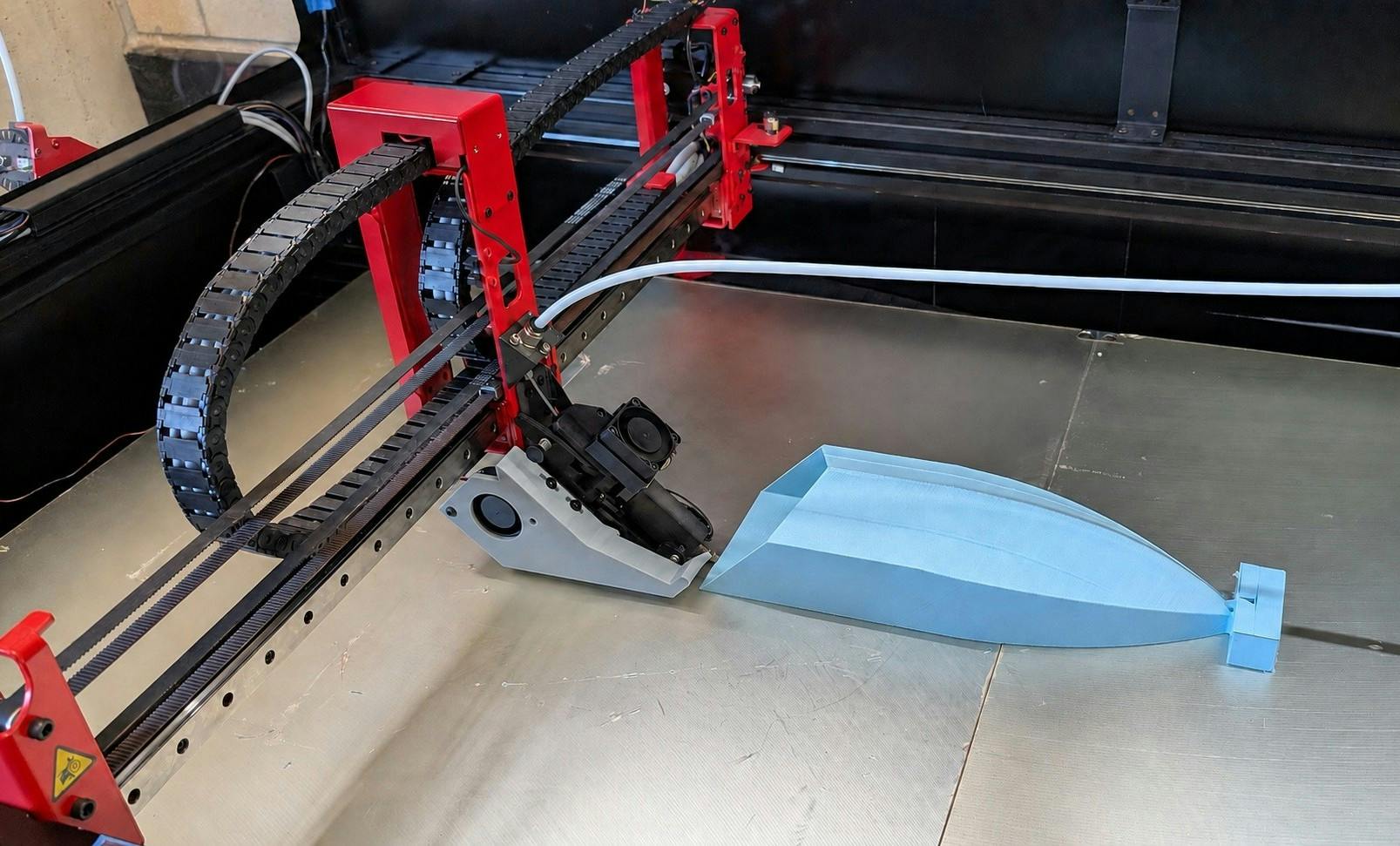 A tilted print-head system for Modix Big 3D printers.