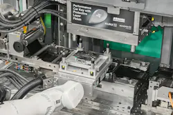 In the mold of the vertical Allrounder 475 V, the decorative film is overmolded with PC/ABS recyclate.