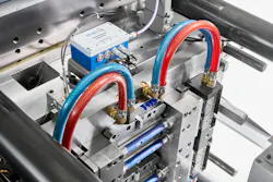 An Allrounder 570 A produces auto-injector housings with Data Matrix codes applied directly in the mold.