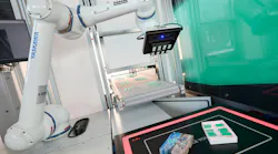 After a linear Multilift V 30 has placed 32 dominoes on a conveyor belt, a cobot takes over the subsequent packaging of the complete ready-to-use set of dominoes.