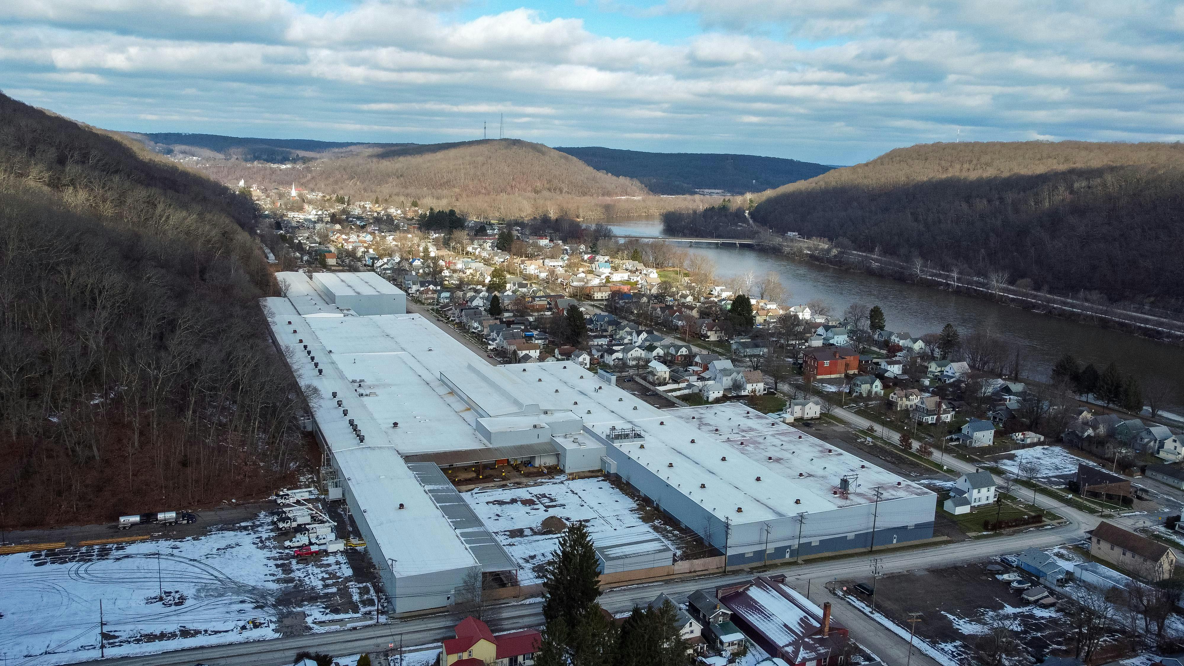 Aerial view of the facility at 325 Buffalo Street in Franklin, Pennsylvania, where Conair has leased 157,760 square feet to expand fabrication, machining, and powder coating capabilities.